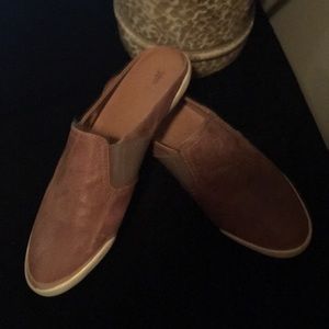 Frye slip on
